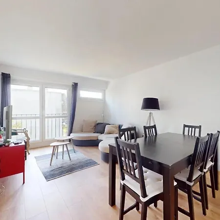 4-rooms With Parking In Apartment *