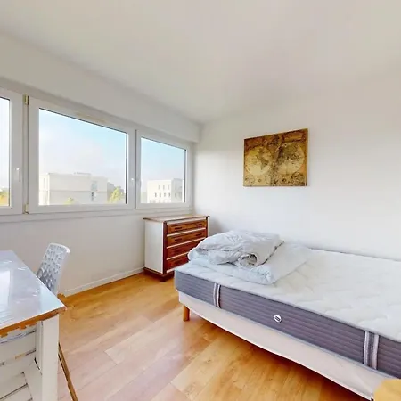4-rooms With Parking In Appartement *