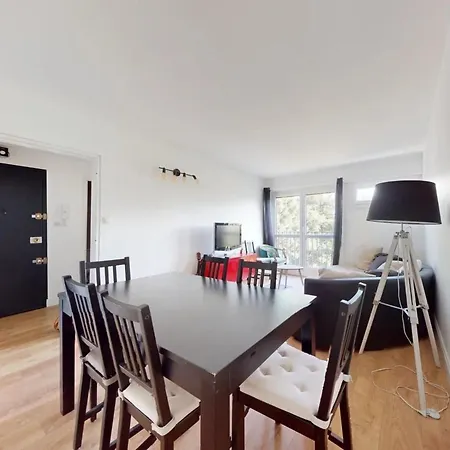 Appartement 4-rooms With Parking In *
